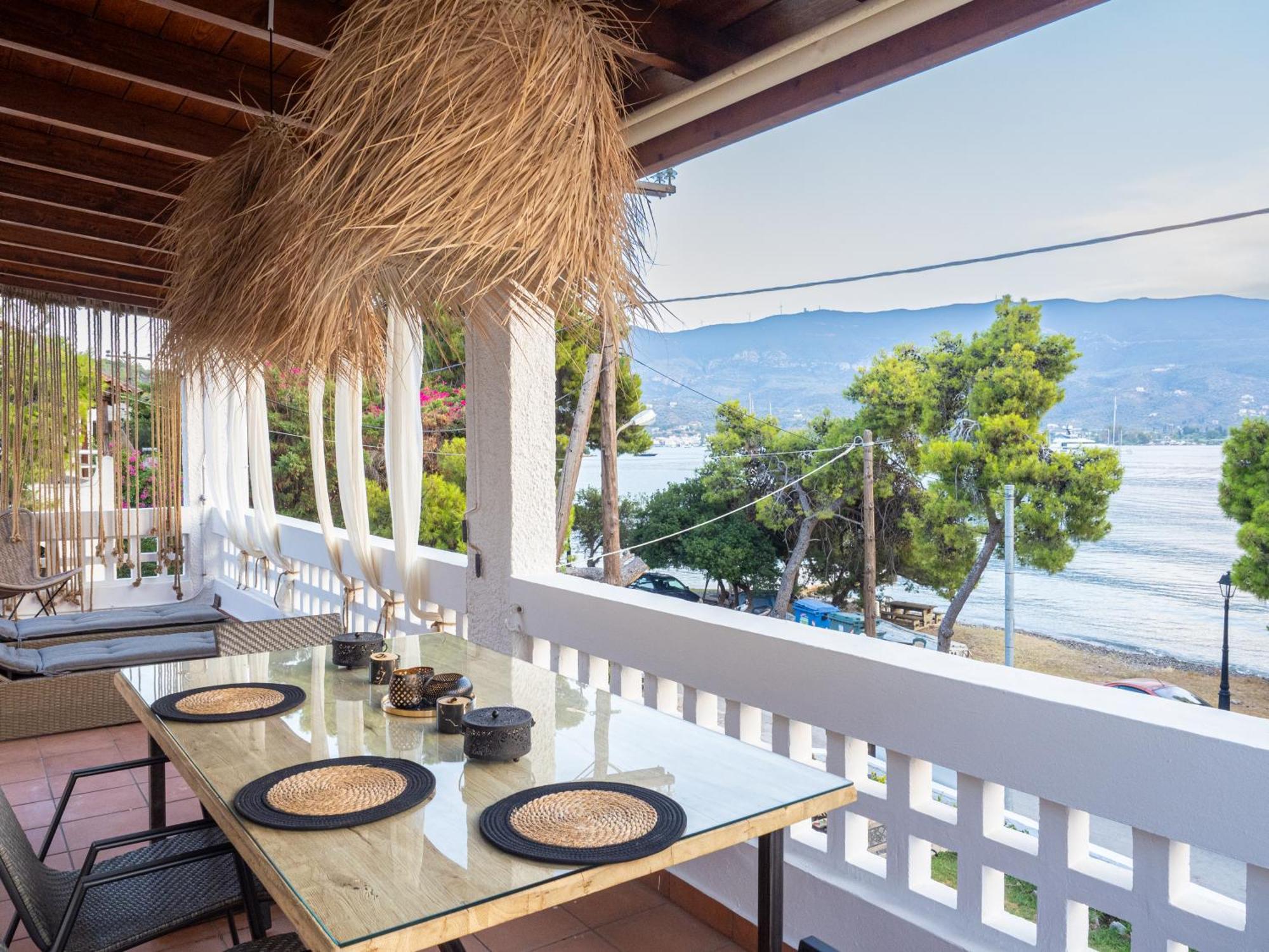Seaview Apartment - Poros Relaxing Beachfront Flat Poros Town ภายนอก รูปภาพ