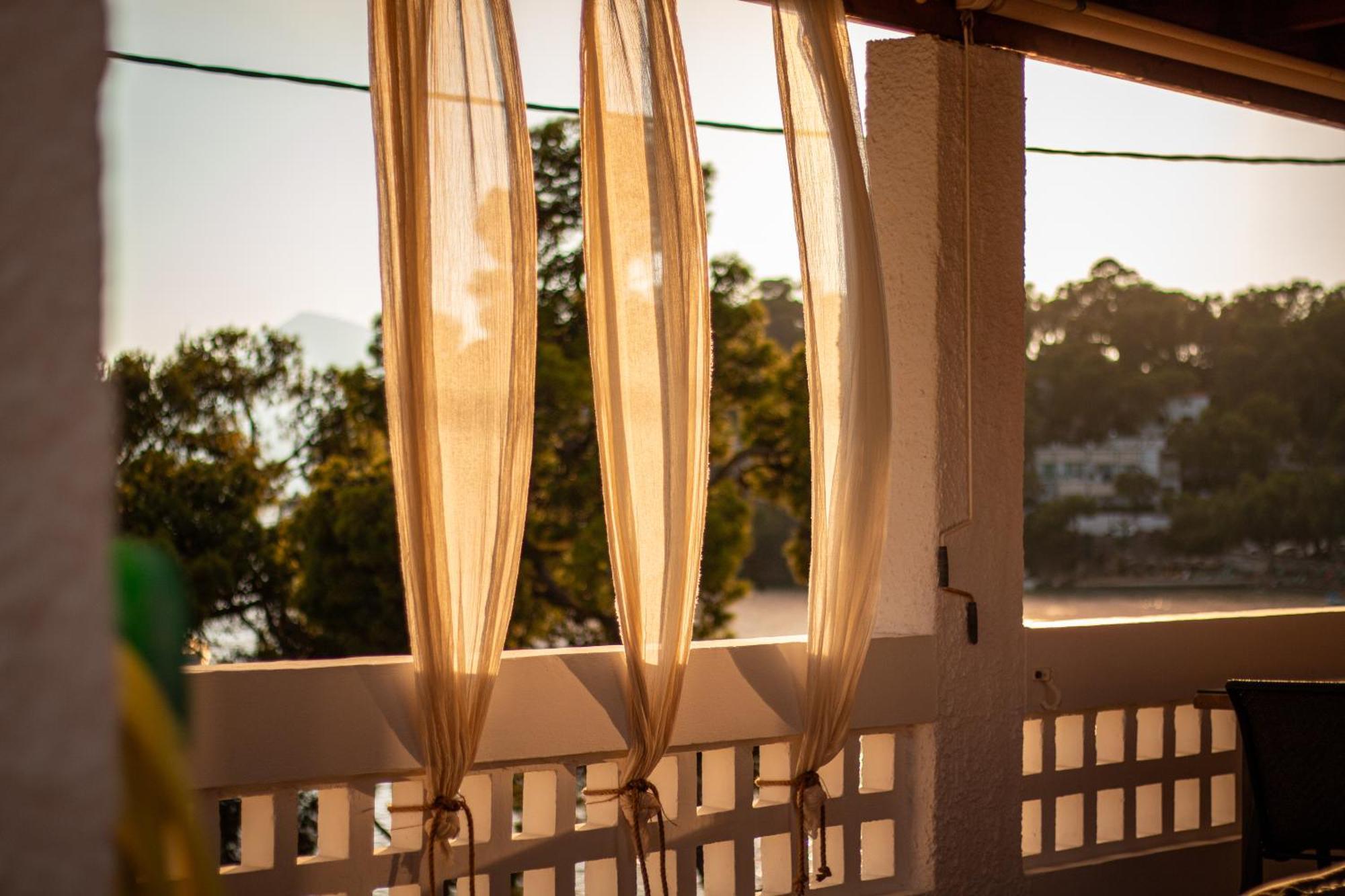 Seaview Apartment - Poros Relaxing Beachfront Flat Poros Town ภายนอก รูปภาพ