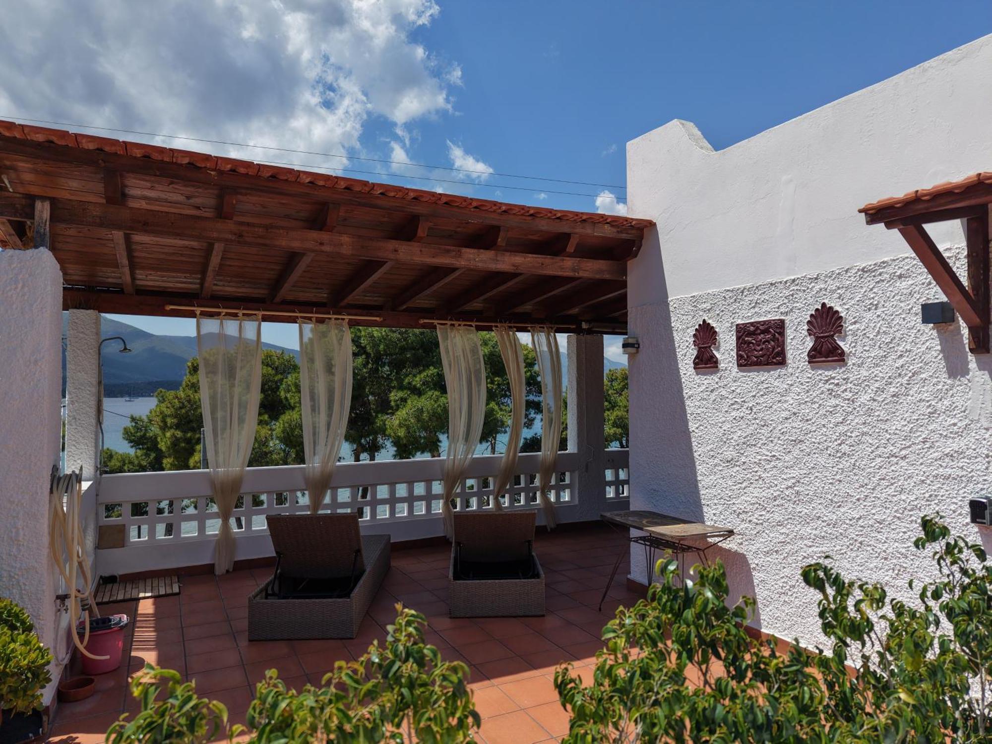 Seaview Apartment - Poros Relaxing Beachfront Flat Poros Town ภายนอก รูปภาพ